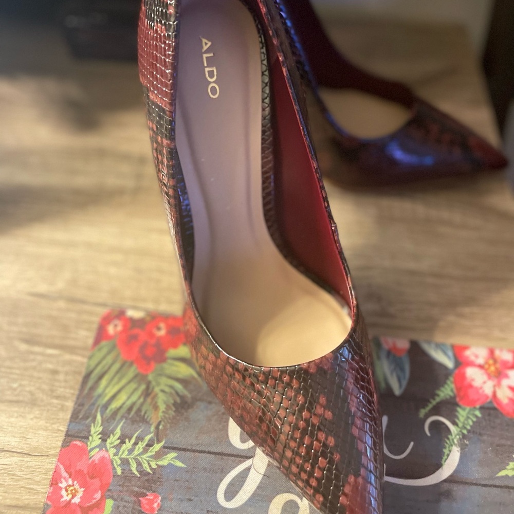 Beautiful wine color snake print high heels